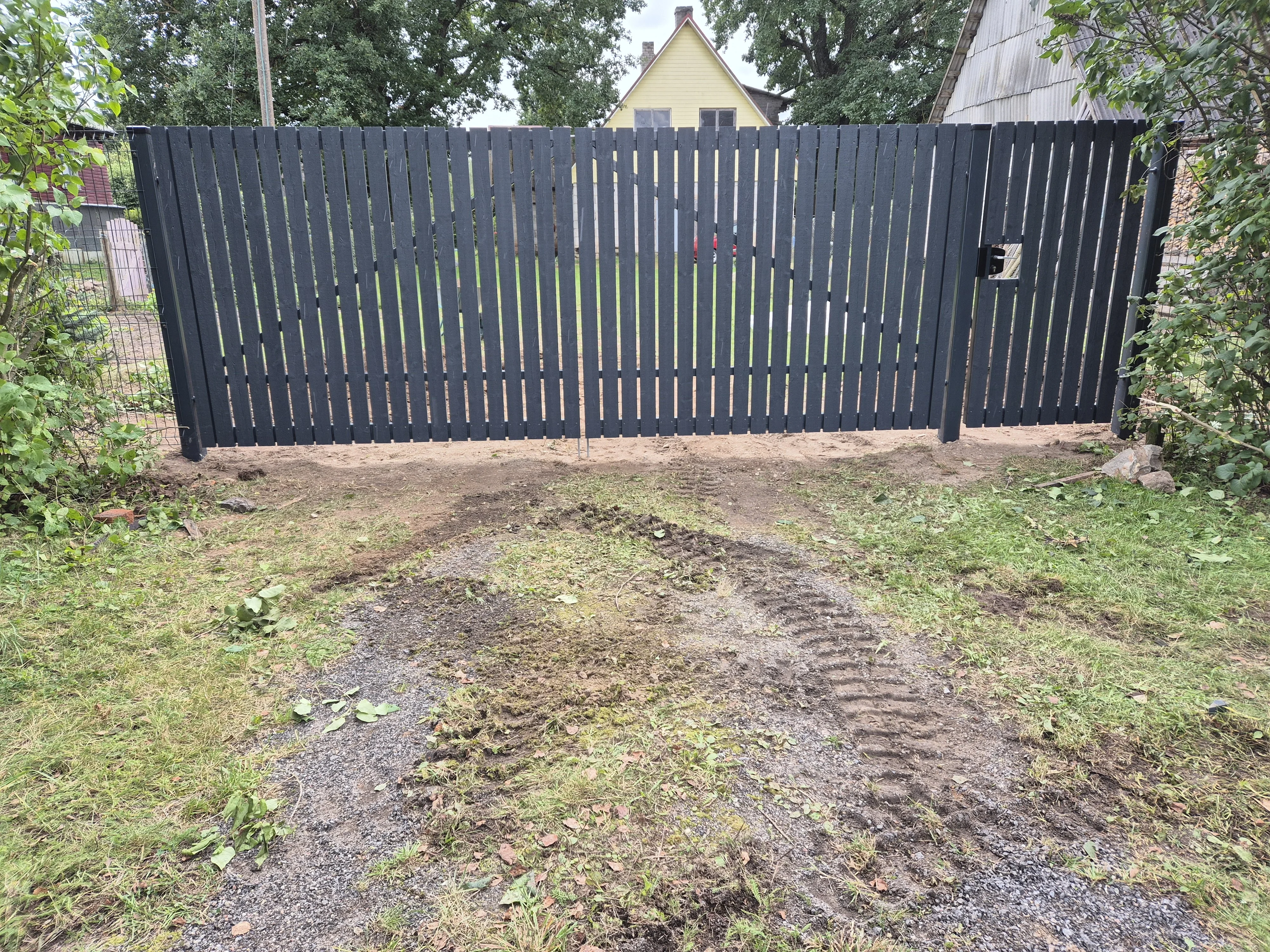 Värav - värav eramu sissesõidul paigaldamisel Elvas
